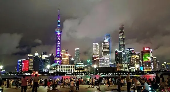 上海夜市小吃街🍢不去首尔夜市和泗泾夜市挤一身汗，你根本不知道什么叫“胃到用时方恨小”